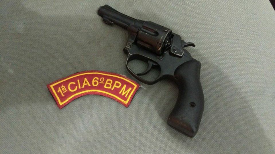 Polícia Militar prende em flagrante dupla por porte ilegal de arma de fogo em Estância