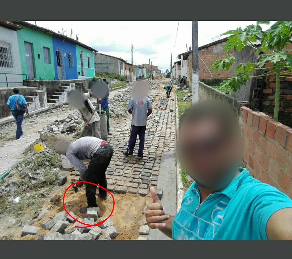 Denúncia: Trabalhadores são flagrados sem o uso do EPI em obra da Prefeitura de Estância 