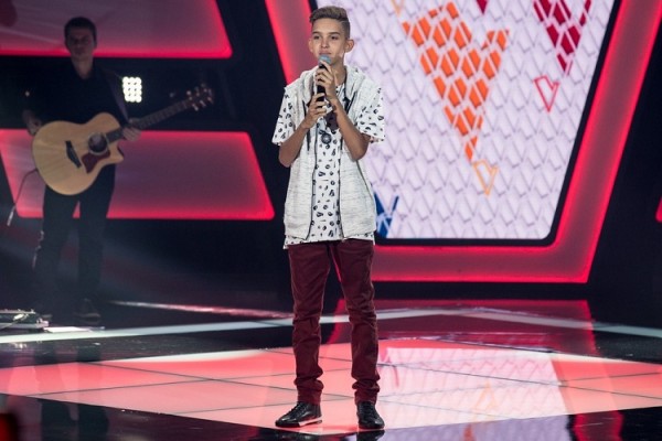 Estanciano Marcos Prata faz bonito e encanta jurados no The Voice Brasil Kids da Rede Globo