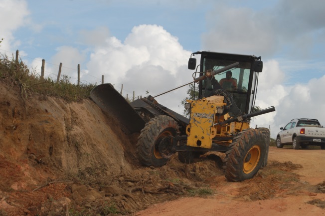 Prefeitura avança com melhorias nas estradas vicinais de Estância