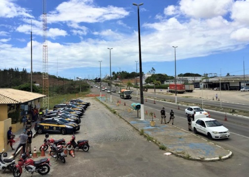 PRF flagra condutor com nota fiscal irregular na BR 101 em São Cristóvão 