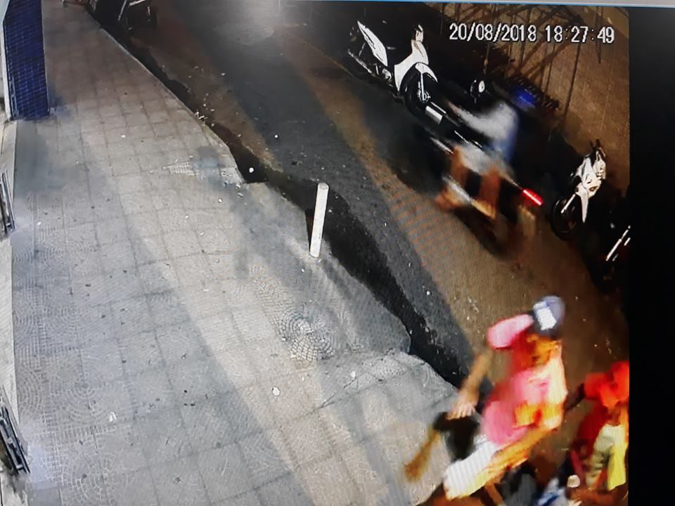 Câmeras de segurança registraram homem sendo assassinado a tiros na feira livre de Estância
