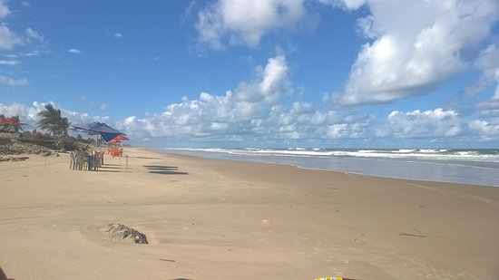 Saiba a qualidade da água da Praia do Abaís após aparecimento de misteriosos pacotes 
