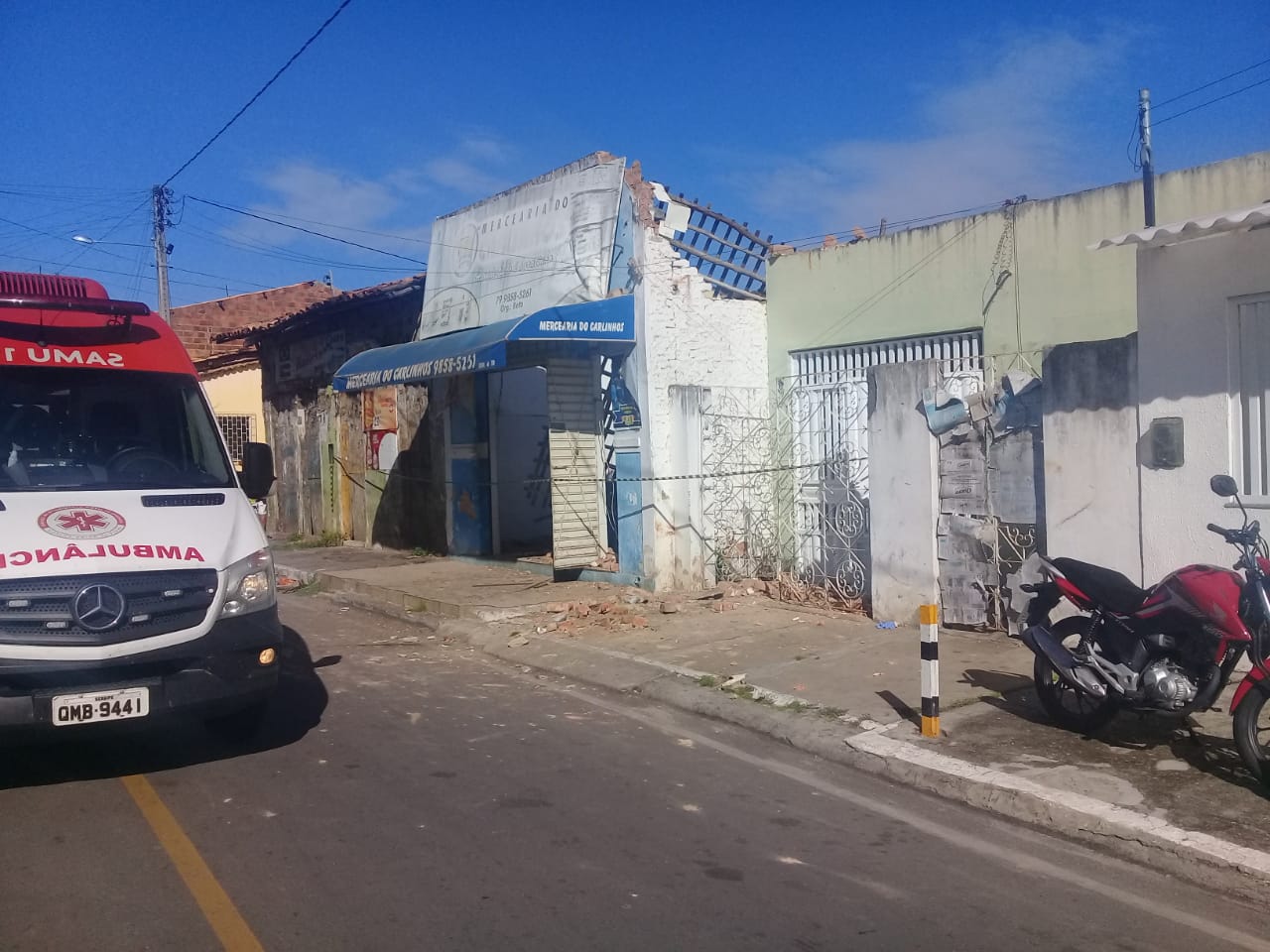 ESTÂNCIA: Duas pessoas ficam feridas após desabamento de telhado