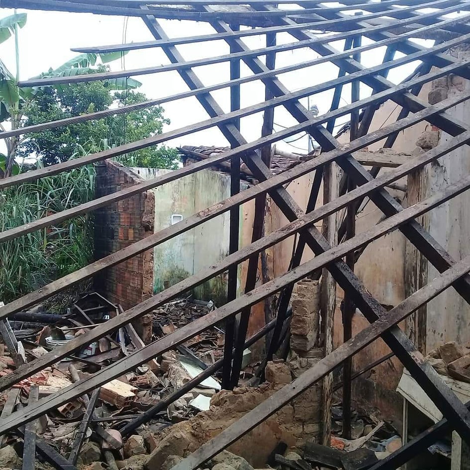 Estância: Telhado de residência desaba no Bairro Bonfim