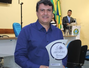 Vereador André Graça é homenageado com troféu Parceiros da Juventude