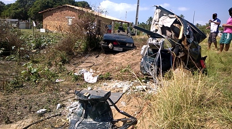 ESTÂNCIA: Homem morre após grave acidente de carro na rodovia estadual SE - 100