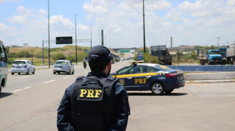 PRF flagra dois condutores trafegando embriagados na BR-101 em Estância e Umbaúba