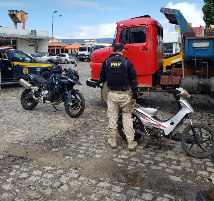Estância: Polícia Rodoviária Federal flagra na BR-101 ciclomotor adulterado