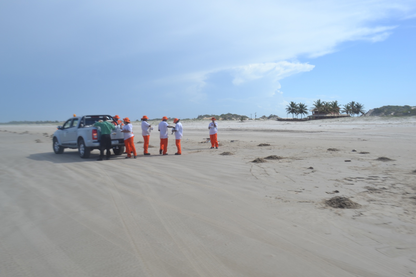 ESTÂNCIA: Mancha de oléo volta a aparecer na Praia do Abais após vazamento