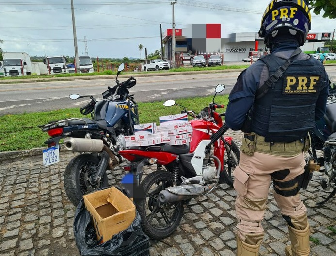 Estância: PRF recupera moto roubada e apreende cigarros contrabandeados