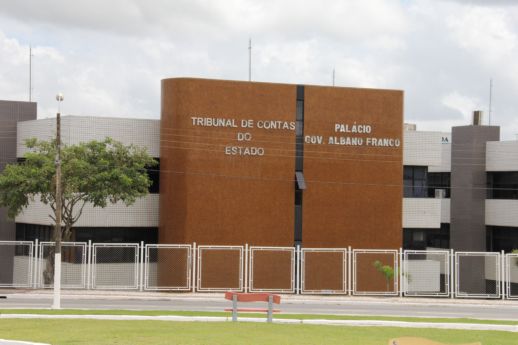 Presidente do TCE recebe a visita do Prefeito de Estância Gilson Andrade