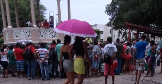 Estância: Andaime desarma e deixa dois funcionários feridos na Praça Barão do Rio Branco